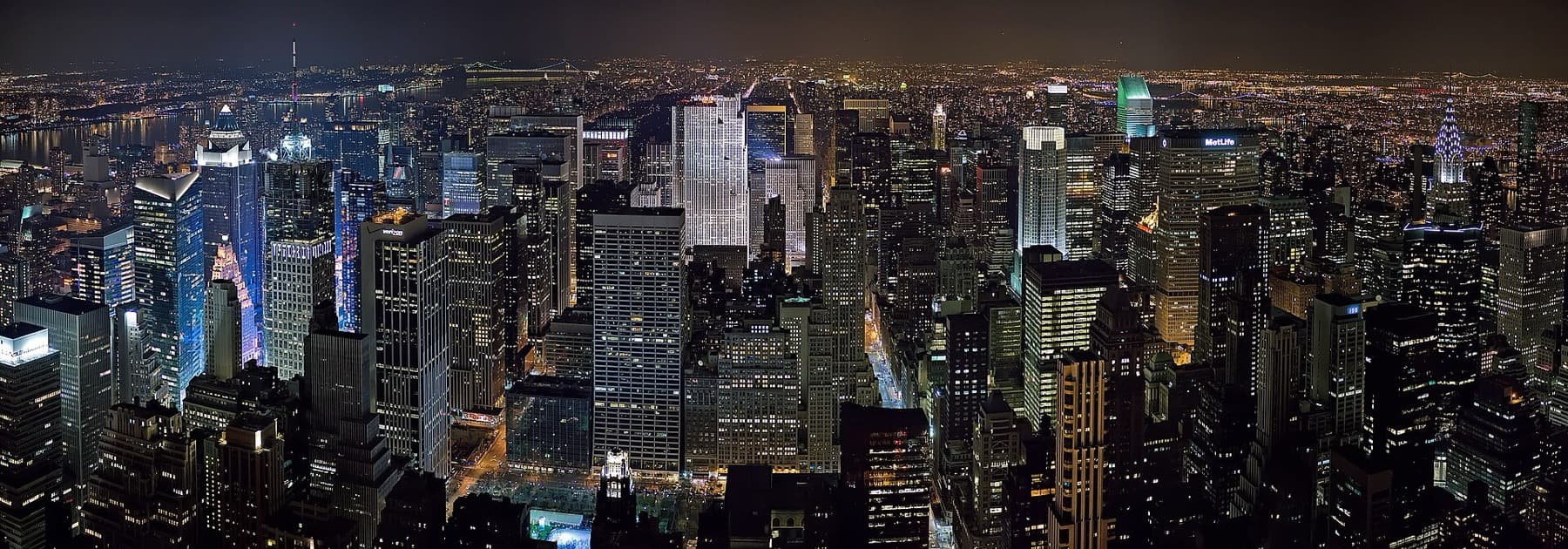 Midtown Manhattan skyline at night